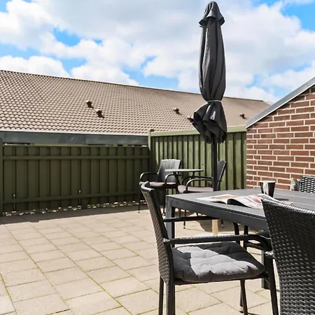 Dom wakacyjny In With Sauna